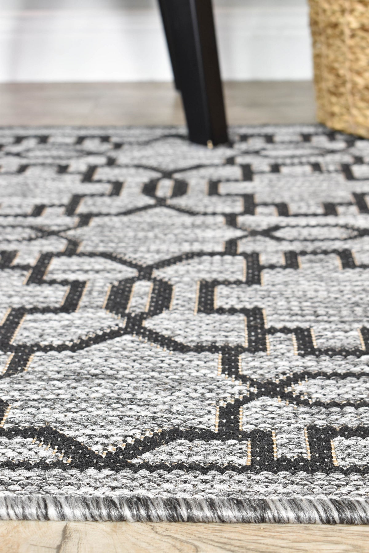 Long Island Grey Black Rug 208-DM9E