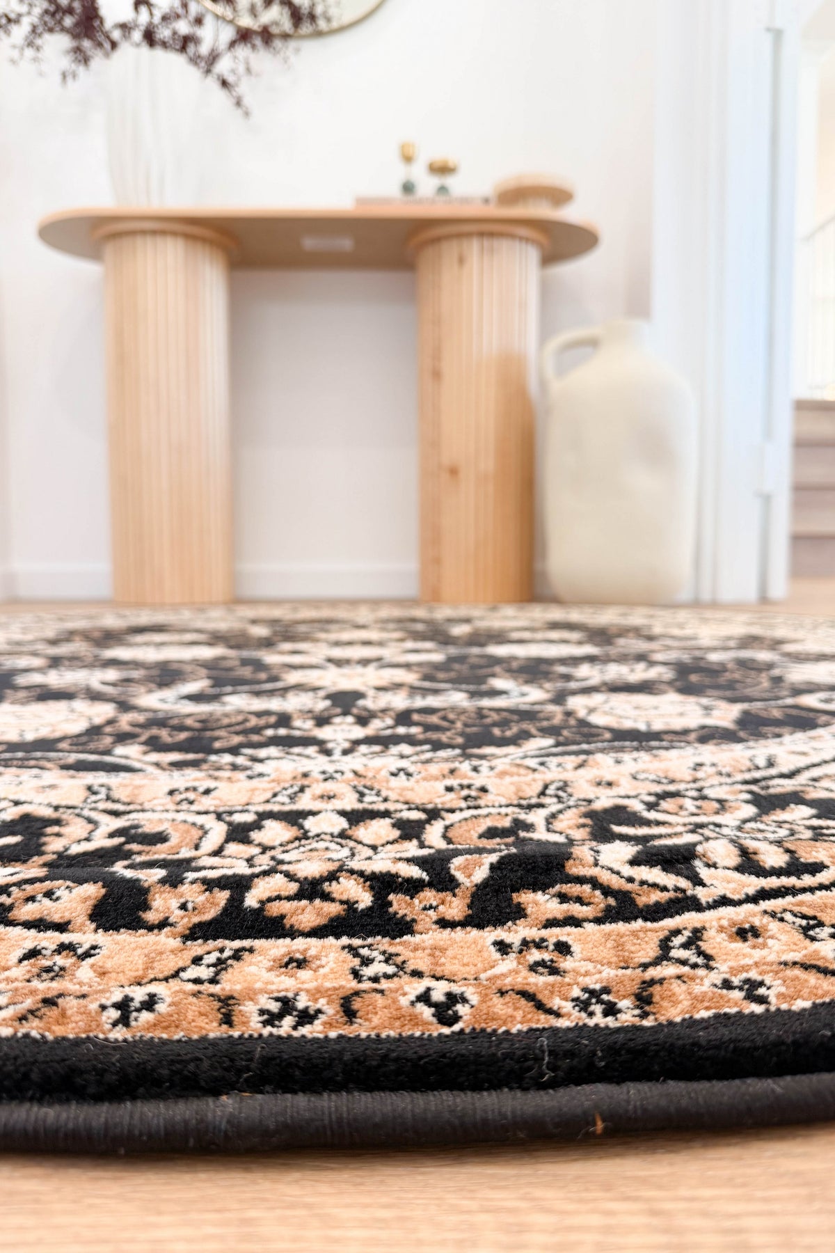 Riviera Traditional 84 Black Round Rug