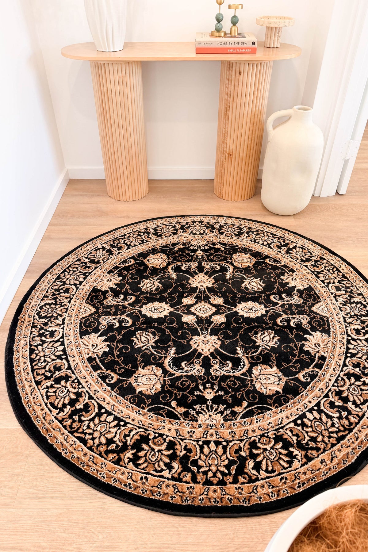 Riviera Traditional 84 Black Round Rug
