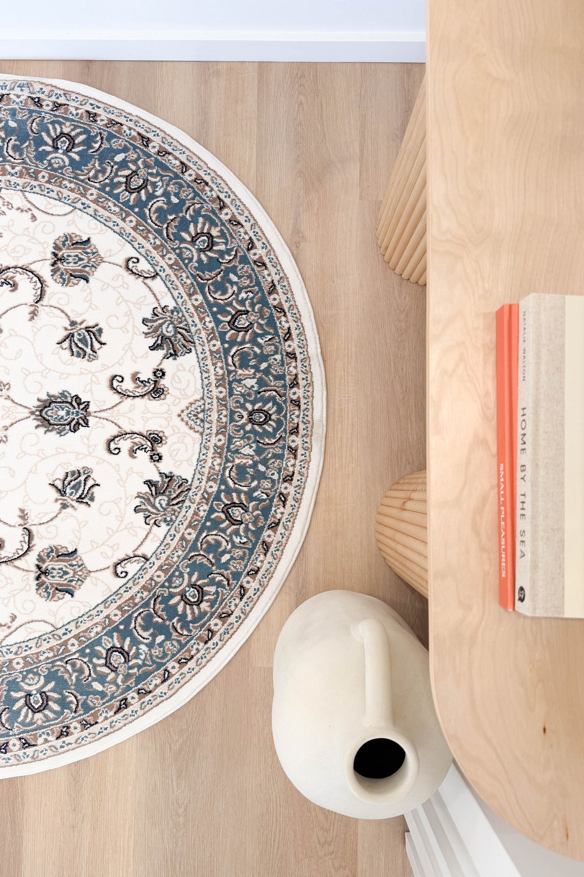 Riviera Traditional 84 Cream Blue Round Rug