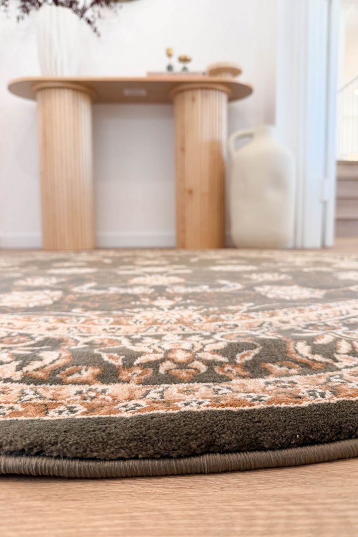 Riviera Traditional 84 Green Round Rug