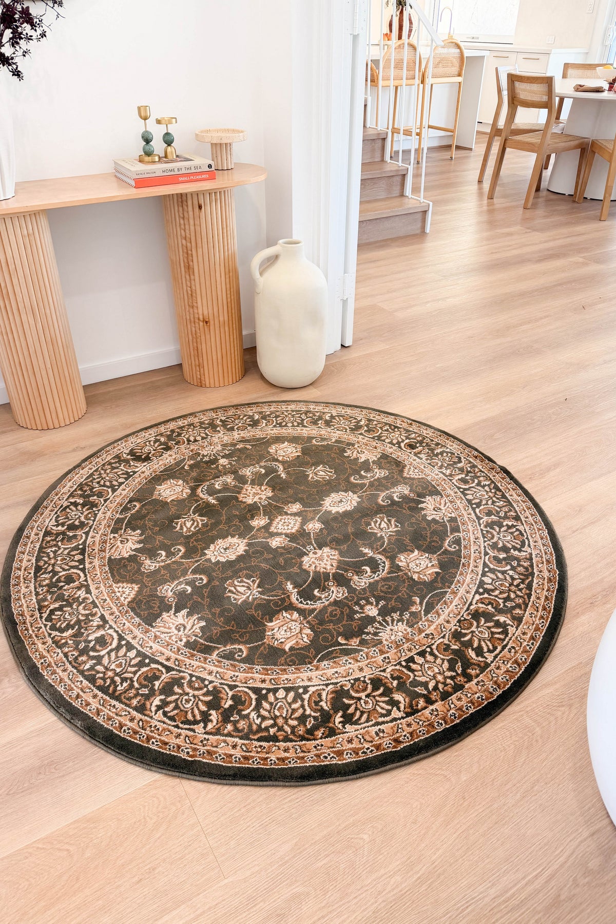 Riviera Traditional 84 Green Round Rug