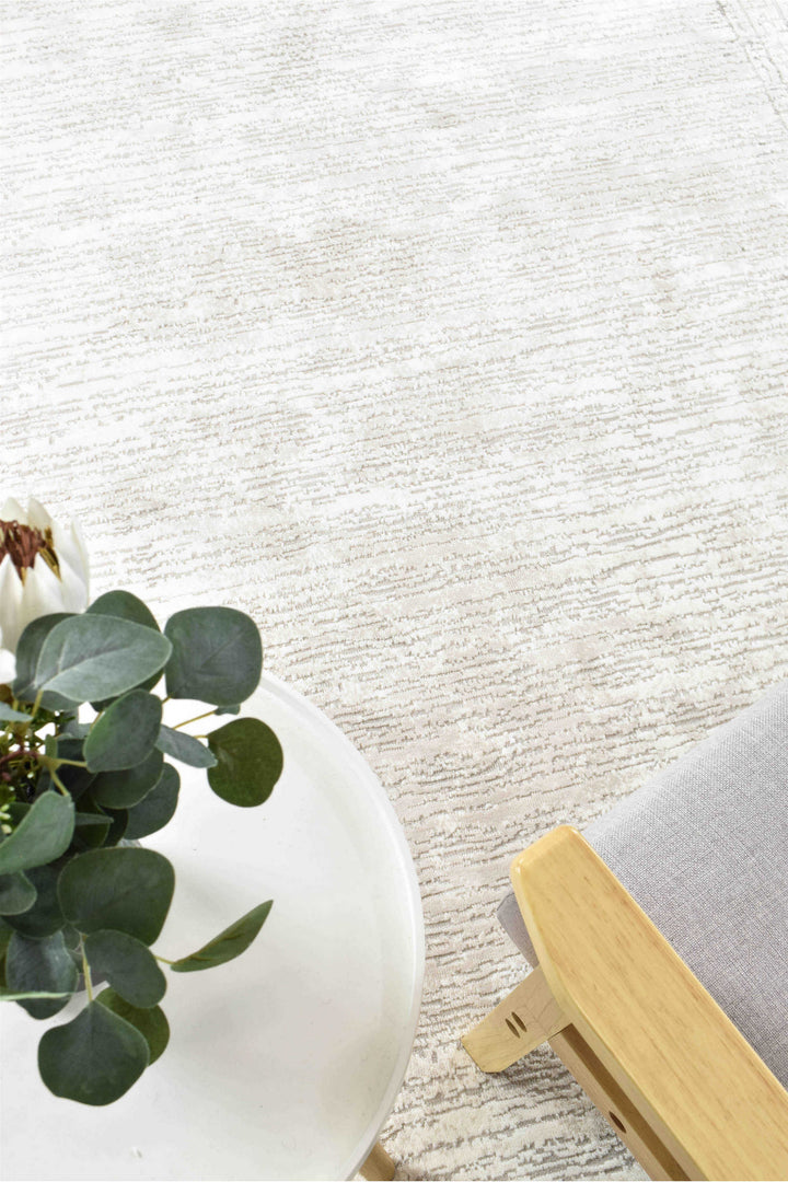 Lyonesse 25420A Beige Bravado